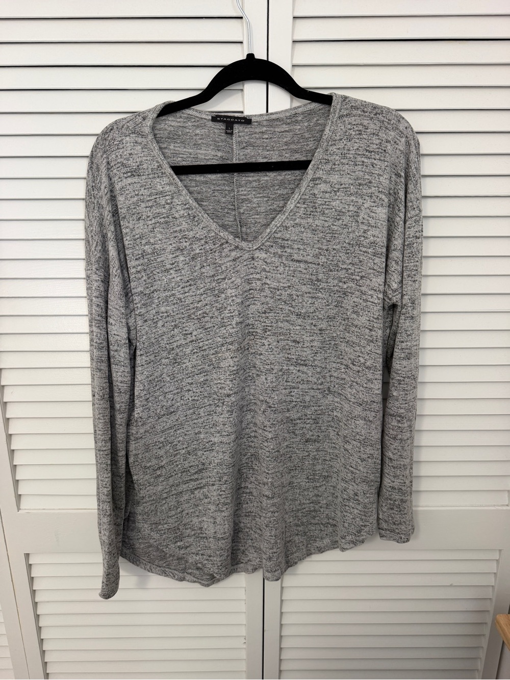 Staccato Women's Gray V-Neck Long Sleeve Top Size L